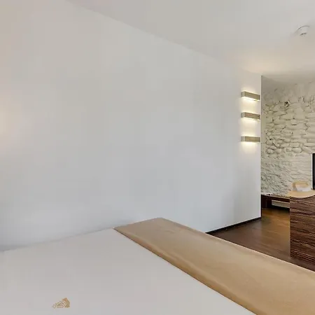 Casa Alle Colonne By Ancora 韦尔巴尼亚