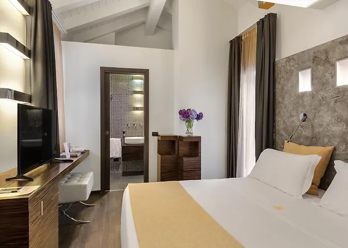 Casa Alle Colonne By Ancora Hotel 4*